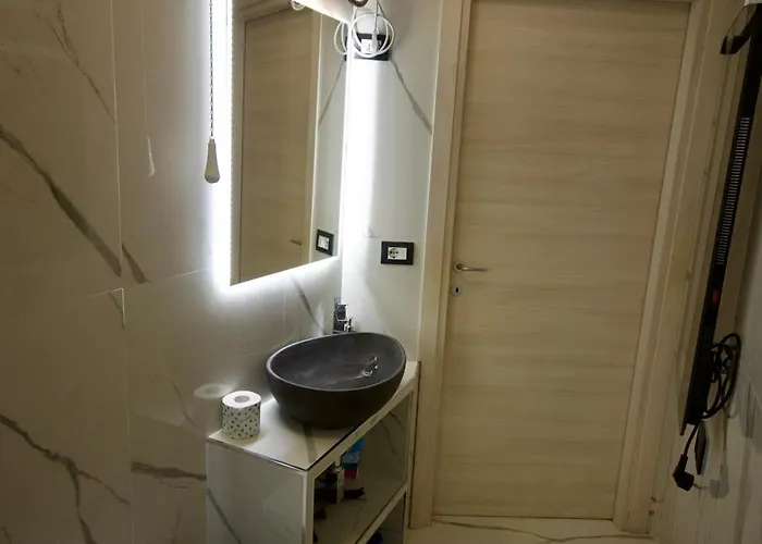 H2Ome Palazzo Reale, Appartamento In Centro Vicino Alla Stazione, Parcheggio Su Richiesta Janov