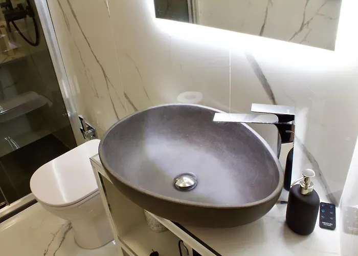 Apartment H2Ome Palazzo Reale, Appartamento In Centro Vicino Alla Stazione, Parcheggio Su Richiesta