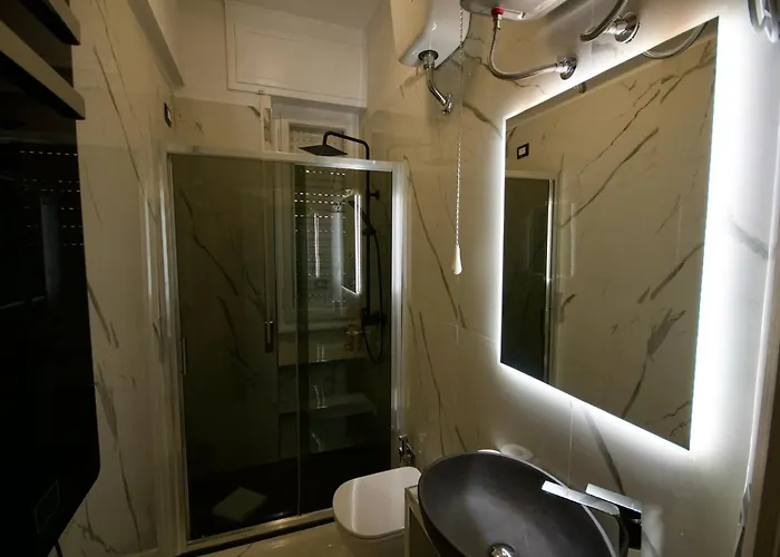 Apartment H2Ome Palazzo Reale, Appartamento In Centro Vicino Alla Stazione, Parcheggio Su Richiesta *